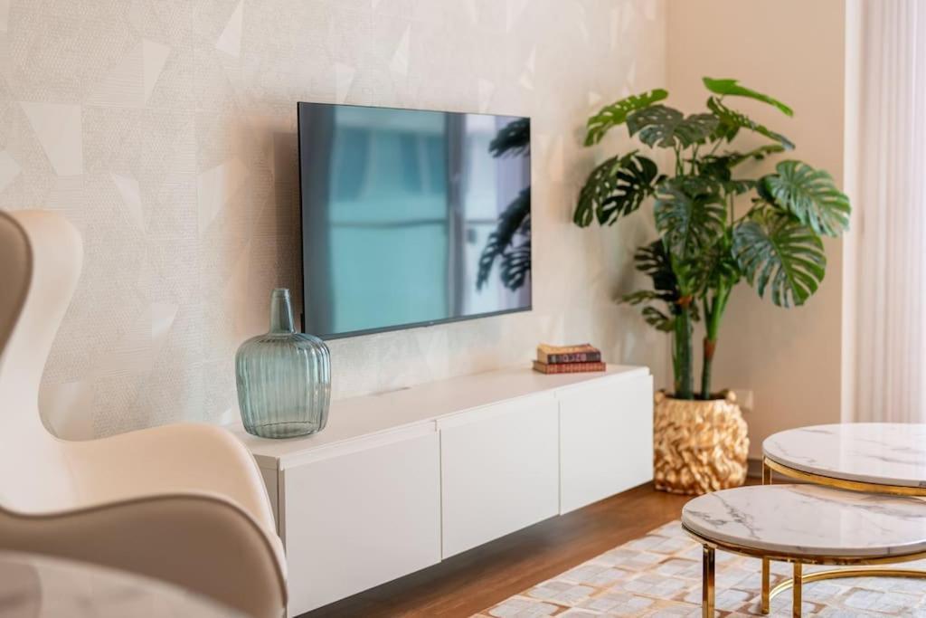 La Vie - Center & Free Park Apartment *
